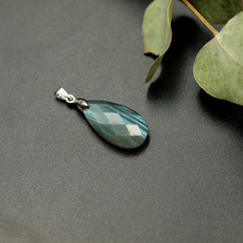 Zawieszka z labradorytu