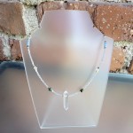 Naszyjnik z kryształem górskim. 